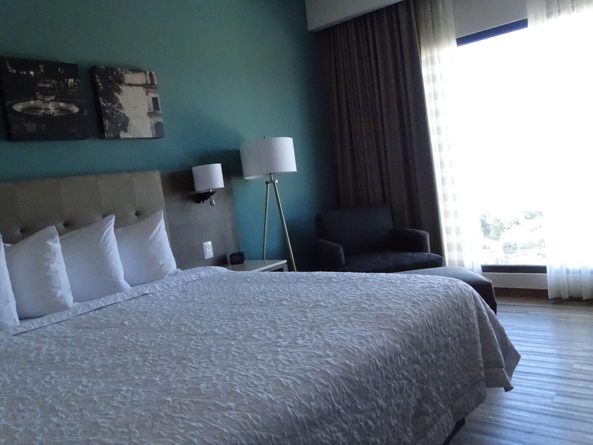 Hampton Inn By Hilton Celaya Exterior foto