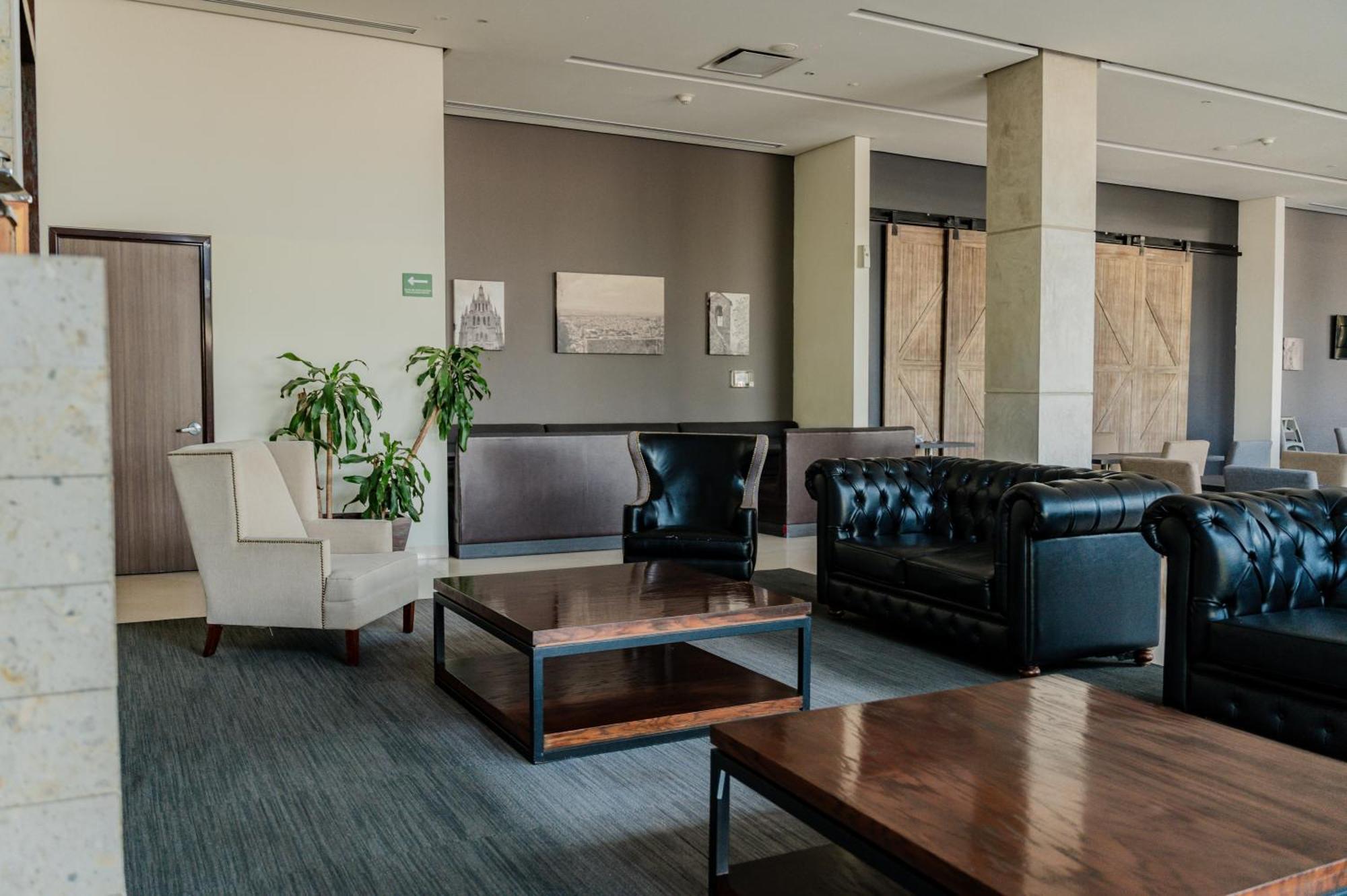 Hampton Inn By Hilton Celaya Exterior foto